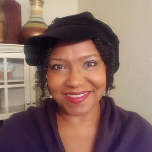Meet your Poppin Posher, Renata